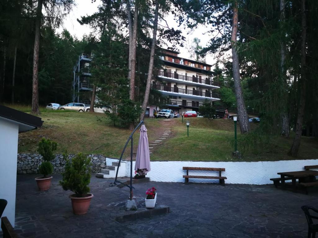 Royal Hotel Paolino Cavareno Bagian luar foto