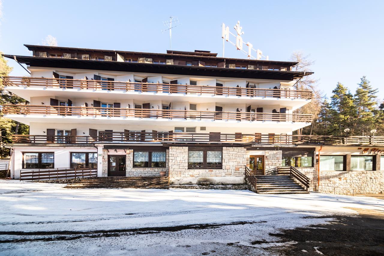 Royal Hotel Paolino Cavareno Bagian luar foto