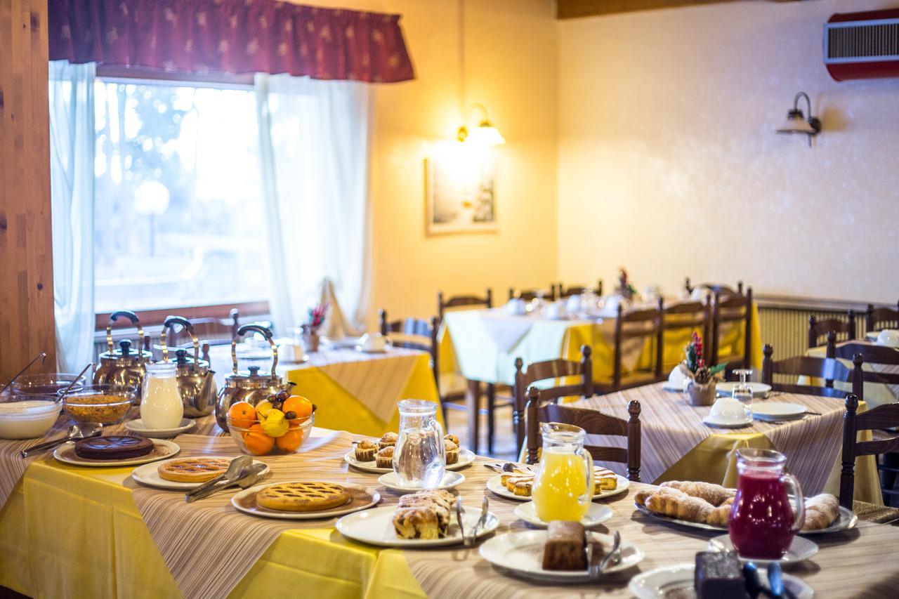 Royal Hotel Paolino Cavareno Bagian luar foto
