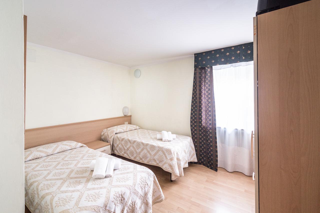 Royal Hotel Paolino Cavareno Bagian luar foto