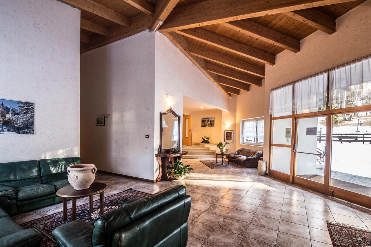 Royal Hotel Paolino Cavareno Bagian luar foto