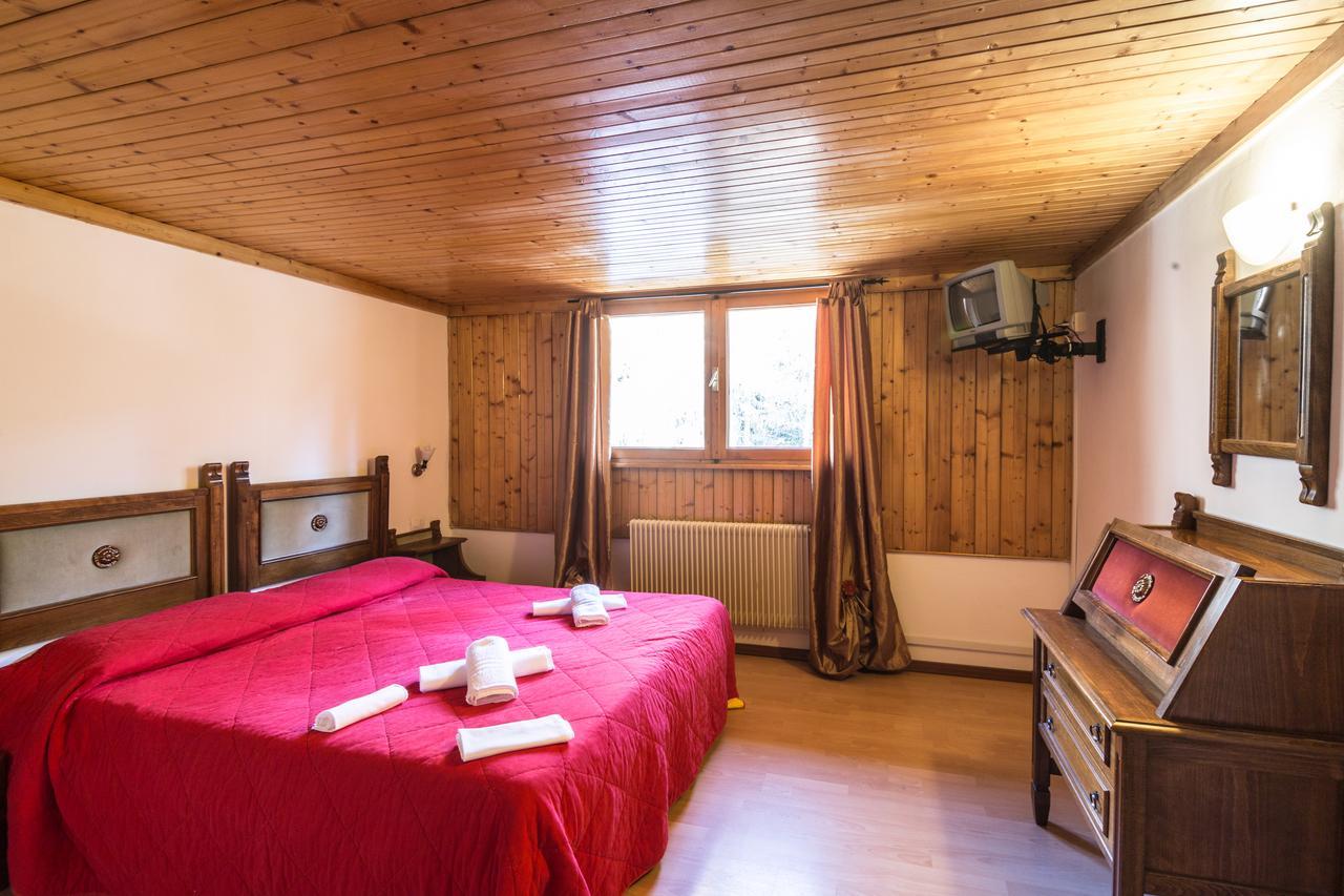 Royal Hotel Paolino Cavareno Bagian luar foto