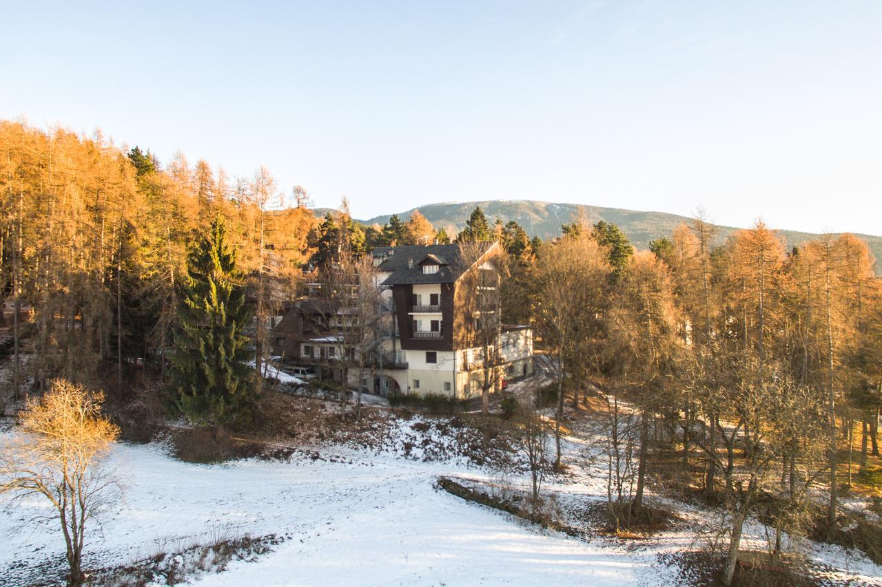 Royal Hotel Paolino Cavareno Bagian luar foto
